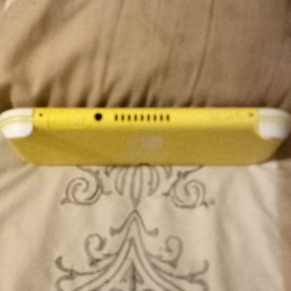 Nintendo Switch - Picture 3 of 4